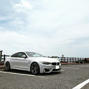 M4 クーペ F82