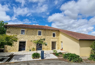 Maison avec terrasse 1