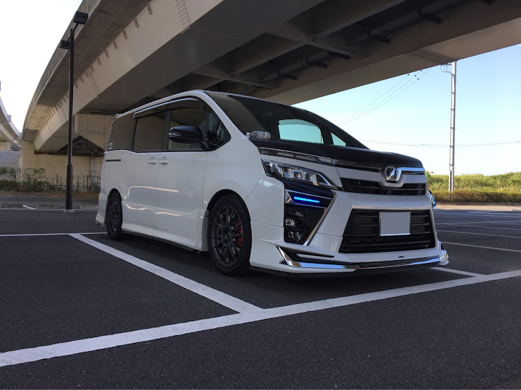 ヴォクシーの子ナフキン風邪ひいて病院へ🏥・帰りに寄り道したら見慣れた車・激おこライフにふたまるウィッシュ・弄りオフにチョロっと参加・パンダヴォクシーオリジナルステッカー（ネタ）に関するカスタム事例の投稿画像1枚目