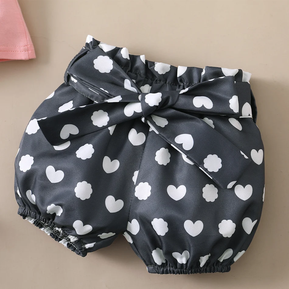 Meisjes lente en herfst set, konijnenprint korte mouwen top en polkadot shorts, driedelige set voor dagelijks gebruik.