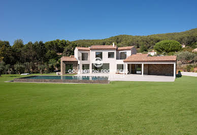 Villa avec piscine et terrasse 19