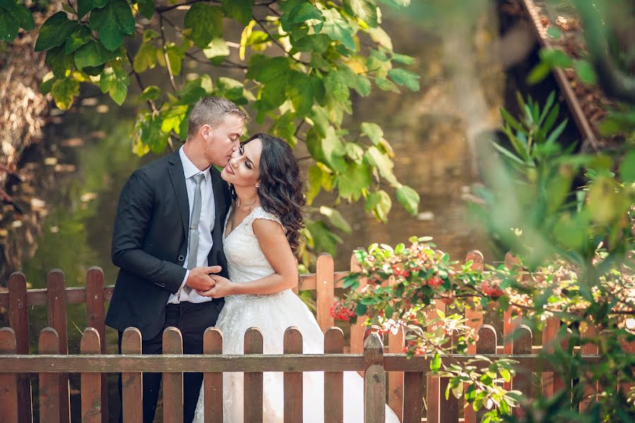 Fotógrafo de casamento Dionisi Bezanidi (dionysi). Foto de 24 de maio 2017