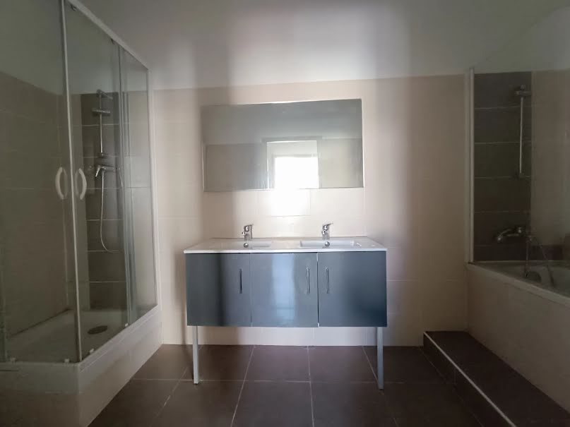 Location  appartement 4 pièces 97 m² à Nice (06000), 1 635 €