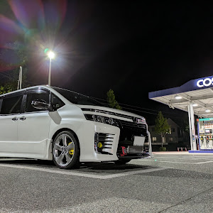 ヴォクシー ZRR80W