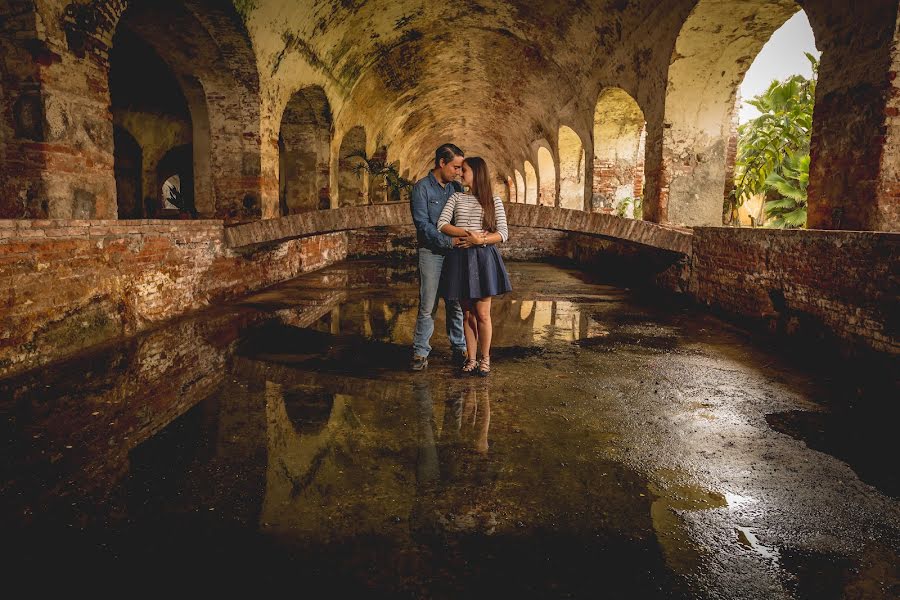 Fotografo di matrimoni Alin Solano (alinsolano). Foto del 12 ottobre 2019