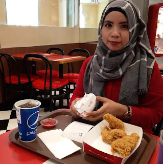 lina at KFC, Mangga Dua,  photos