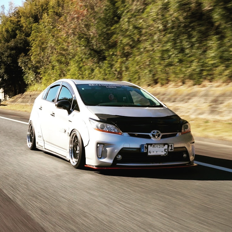プリウスの大渕モータース・LB★PERFOMANCE・LB★WORKS・ZVW30 後期・海ほたるPAに関するカスタム事例の投稿画像1枚目