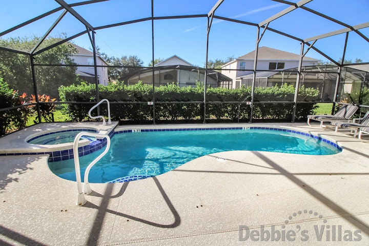 South-facing private pool and spa with good privacy on Emerald Island