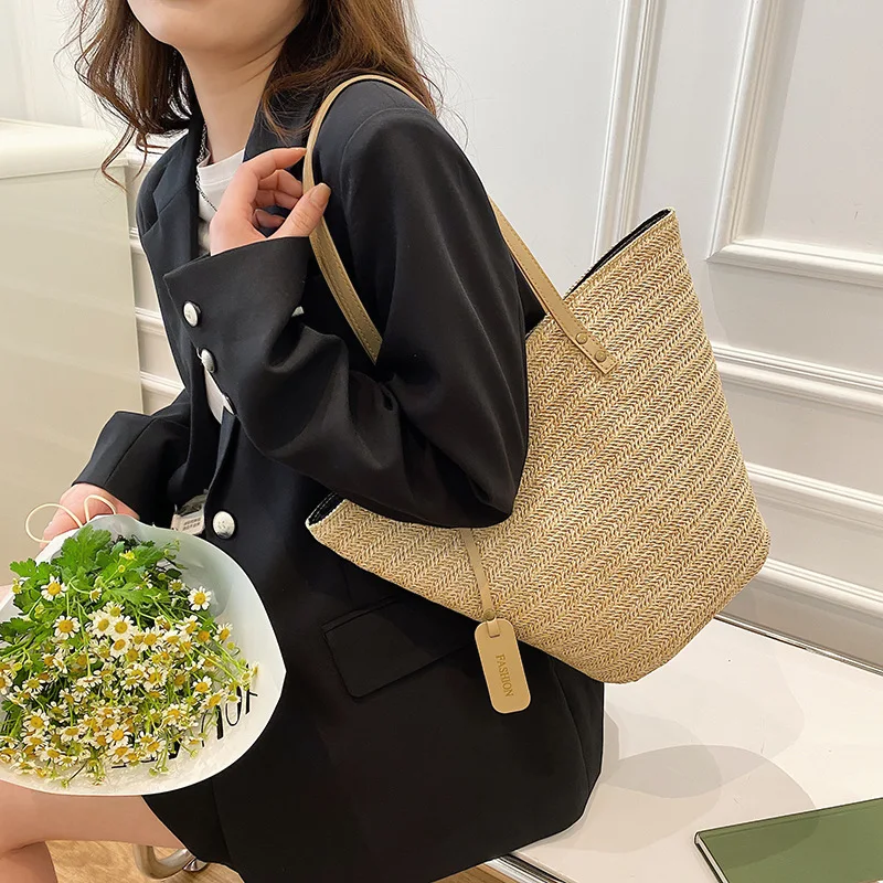 Bolsa Trançada de Palha de Um Ombro Portátil Lazer Simples Perfeita para Praia Compras e Uso Diário Leve e Elegante Ideal para o Verão