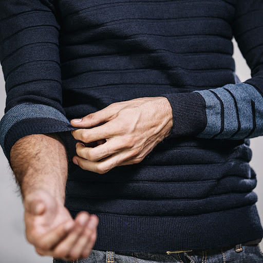 Title 4, Mens knit sweater long sleeve round neck pullo...