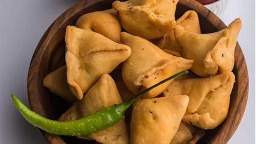 Chinese Chilli Paneer Samosa