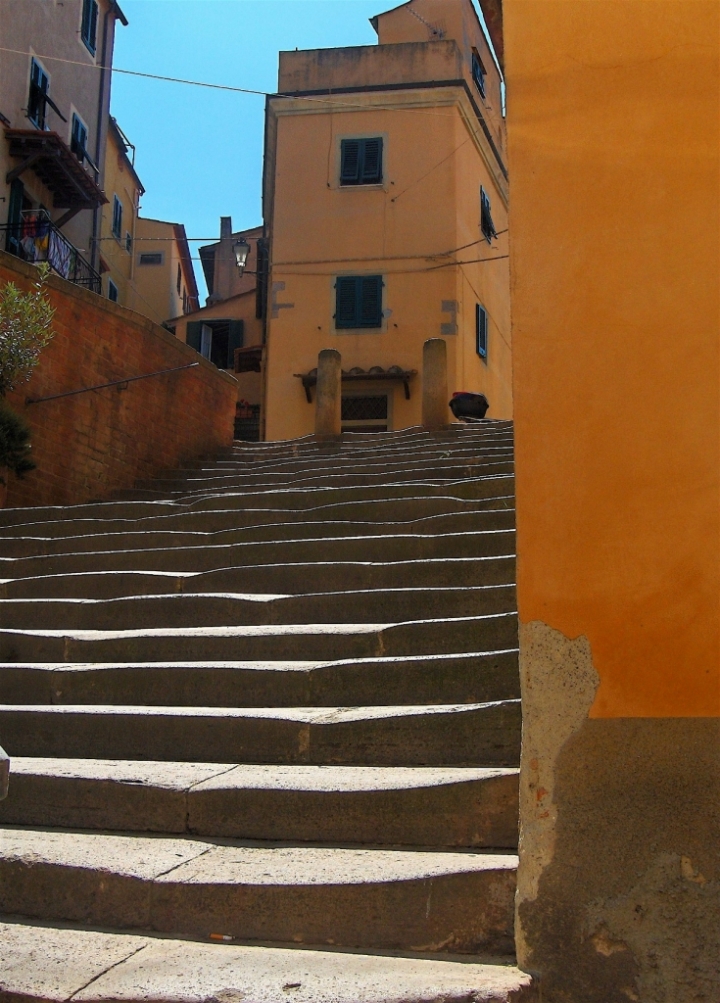 Castagneto Carducci stairs di danielasmerieri