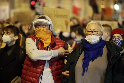 Poljakinje u protestu protiv zabrane abortusa blokirale saobraćaj