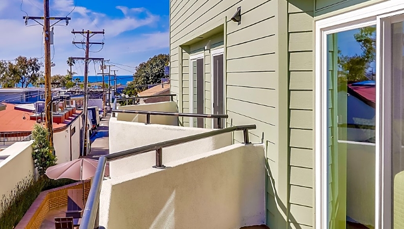 The view from an apartment balcony in Laguna Beach