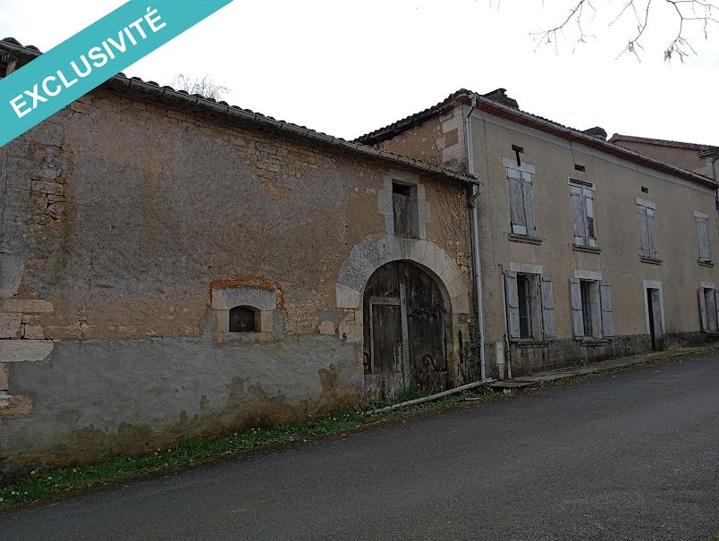 Vente maison 7 pièces 180 m² à Charras (16380), 45 000 €