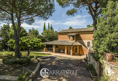 Farmhouse with garden 3