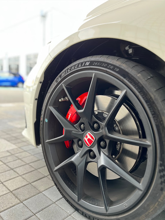 しゅんぼーさんが投稿したシビックタイプR・FL5・CIVICtypeR・新型シビック type R・K20cに関するカスタム事例の投稿画像2枚目