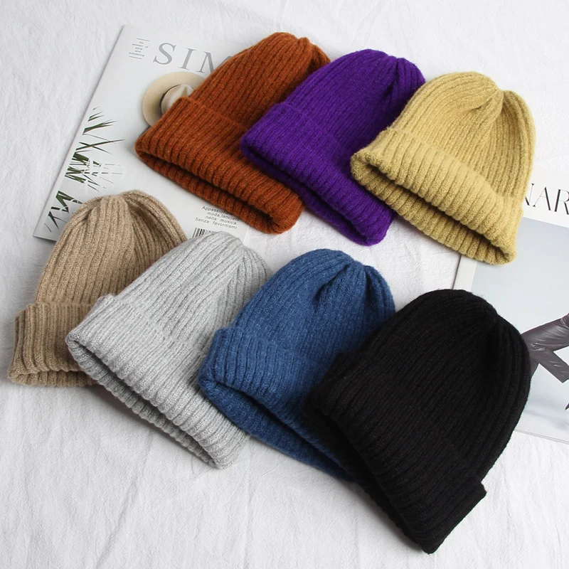 Dames herfst- en wintergebreide muts van mohair met krullen, effen kleur, past overal bij, warm en stijlvol voor elke gelegenheid.