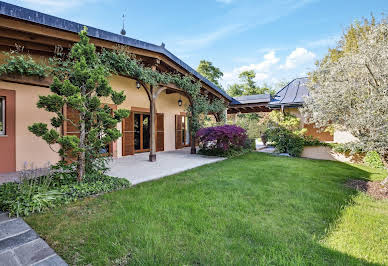 House with pool and garden 1