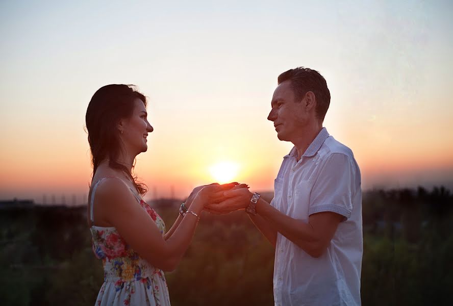 Fotógrafo de casamento Larisa Akimova (larissaakimova). Foto de 15 de agosto 2018