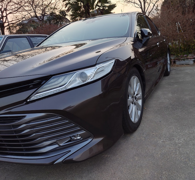 カムリの今までに所有した車でNo.1は？・グラファイトメタリック・花粉まみれ・そろそろタイヤを交換しないと…・BBS LMに関するカスタム事例の投稿画像1枚目