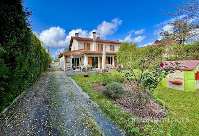 Maison avec terrasse 1