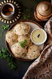 Masala Uttapam With Masala Fried Idli[2 Idli]