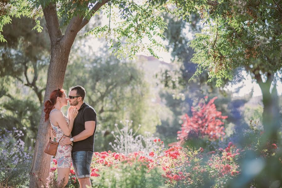 Wedding photographer Daniel Cseh (tothemoonandback). Photo of 16 October 2017