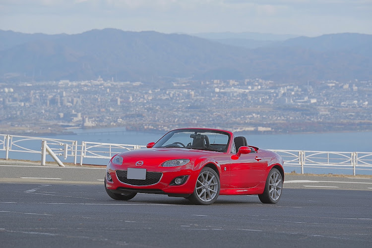 ロードスターのNC最高・メリークリスマス✨🎄✨・今年最大のカスタムは？・オープンカーはいいぞ〜に関するカスタム事例の投稿画像1枚目