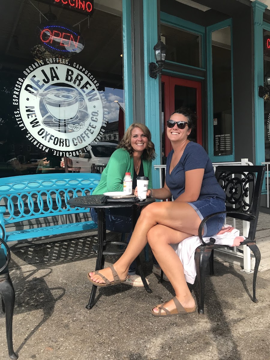 Deja Brew Coffee Bakery offers indoor and outdoor seating in a gorgeous setting overlooking the beautiful New Oxford square. Surrounded by buildings dating  back to 1794, and many civil war bldgs.