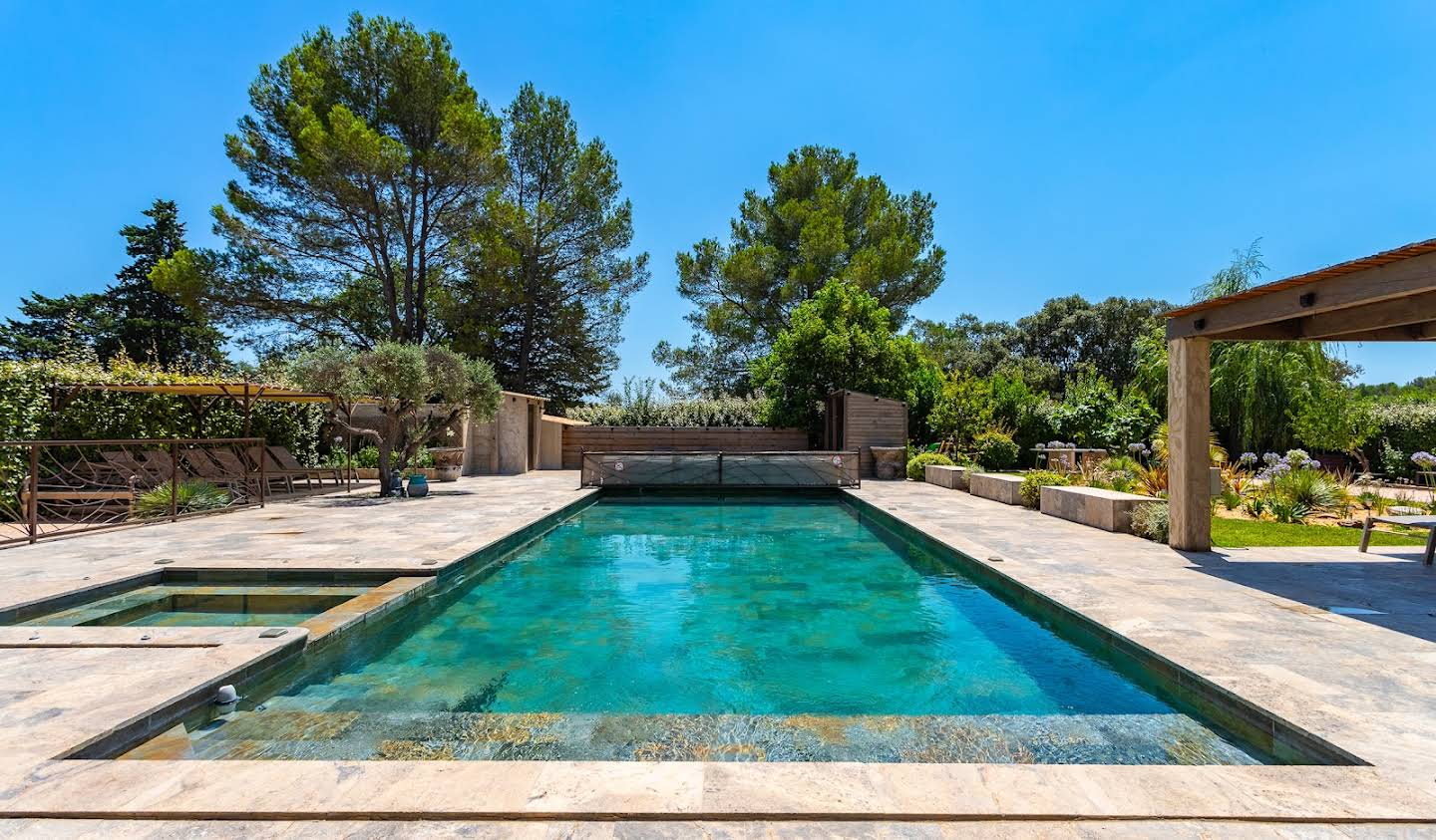 Propriété avec piscine et jardin Cuers