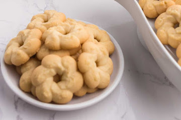 Melt-Away Butter Cookies