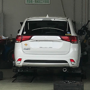 アウトランダーPHEV GG2W