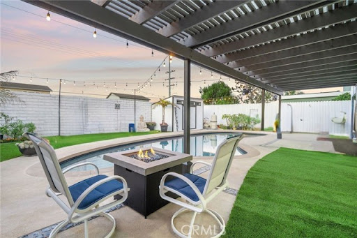 Maison avec piscine et jardin 4