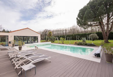 Maison avec piscine et terrasse 9