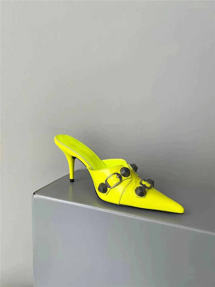 Dames Pumps met puntige dunne hak en studs, stijlvol en elegant voor elke speciale gelegenheid, voegt flair toe aan elke outfit.
