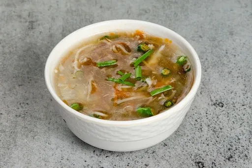 Chicken Manchow Soup With Fried Noodles [500 Ml]