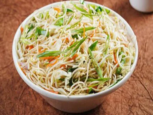 Veg Hakka Noodles (Serves 1-2)