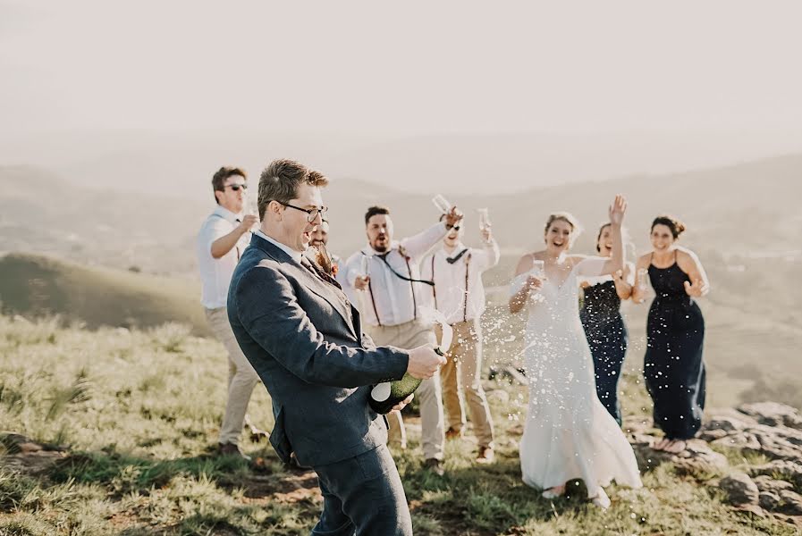 Wedding photographer Lara Nevin (larasuecreative). Photo of 23 February 2023