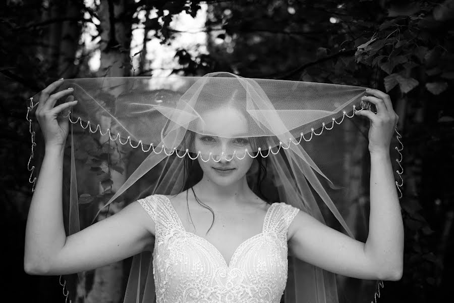 Wedding photographer Roman Gorelov (hellsmile). Photo of 20 October 2018