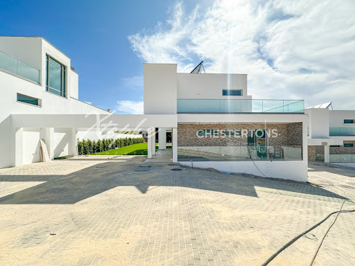 House with pool 3