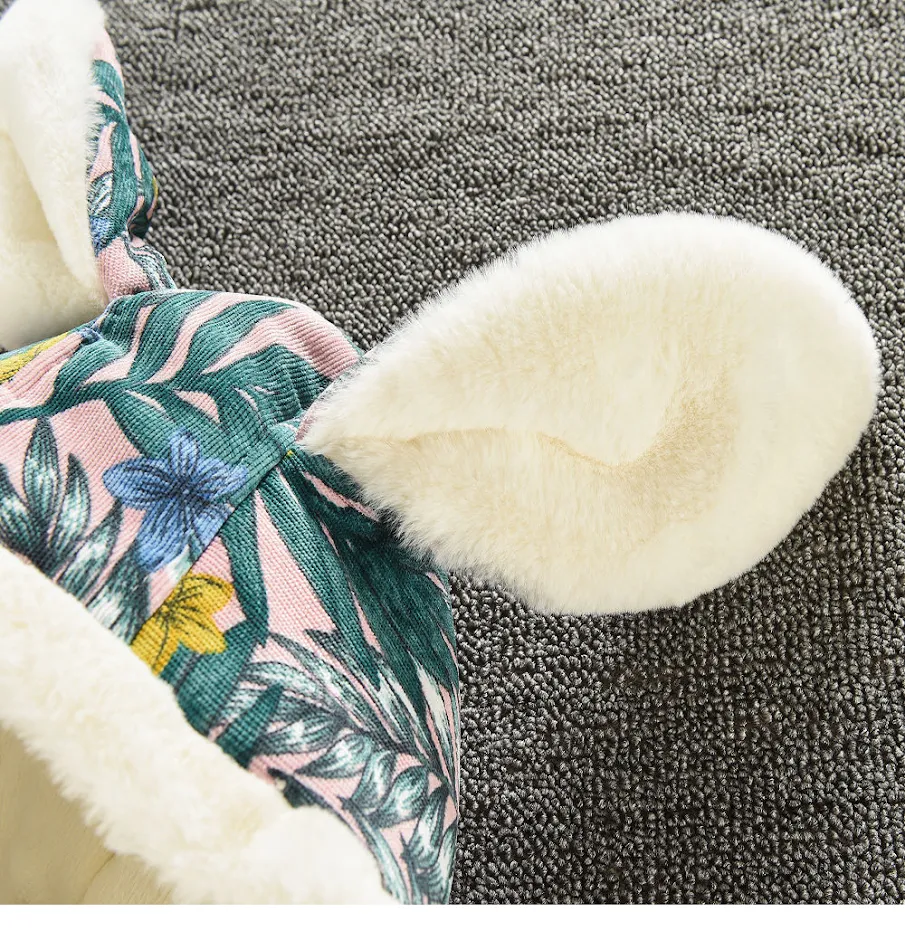 Winter Gewatteerde Gewatteerde Baby Onesies. Houd je kleintje warm en comfortabel deze winter met deze essentiële onesie. Perfect voor koude dagen.