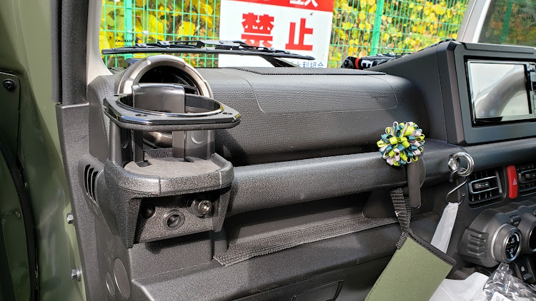 ジムニーのドリンクホルダー・ジムニー・JB64に関するカスタム事例の投稿画像3枚目