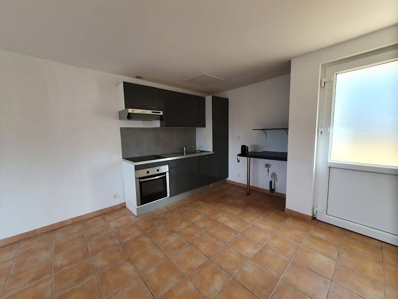 Location  appartement 2 pièces 50 m² à Grambois (84240), 750 €