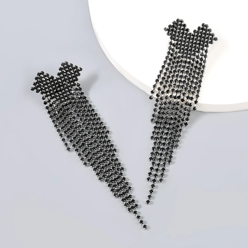 Boucles d'oreilles longues à franges Fashion Love pour femmes, accessoire tendance pour un look bohème chic élégant et féminin