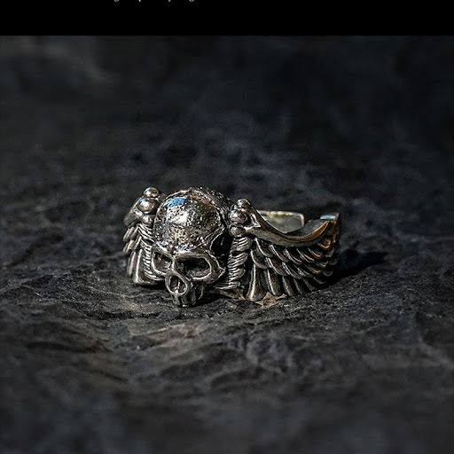 Title 2, Mens Retro Made Old Wing Skull Ring, Bold and ...