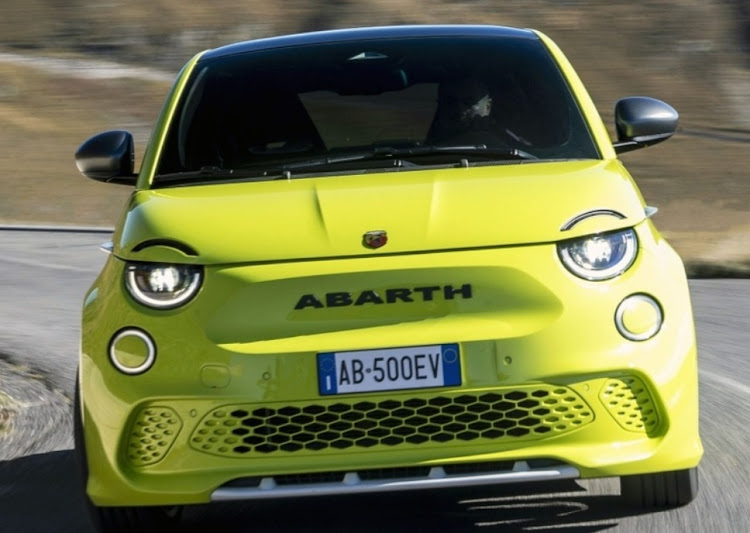 GRヤリスの12月もよろしくお願いします・ABARTH 500e・ラーメン大好き・メシテロに関するカスタム事例の投稿画像2枚目