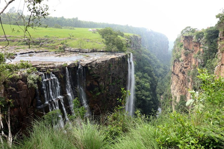 The curtain of the Magwa Falls extends for 144m.