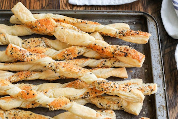 Everything Bagel Cheese Straws