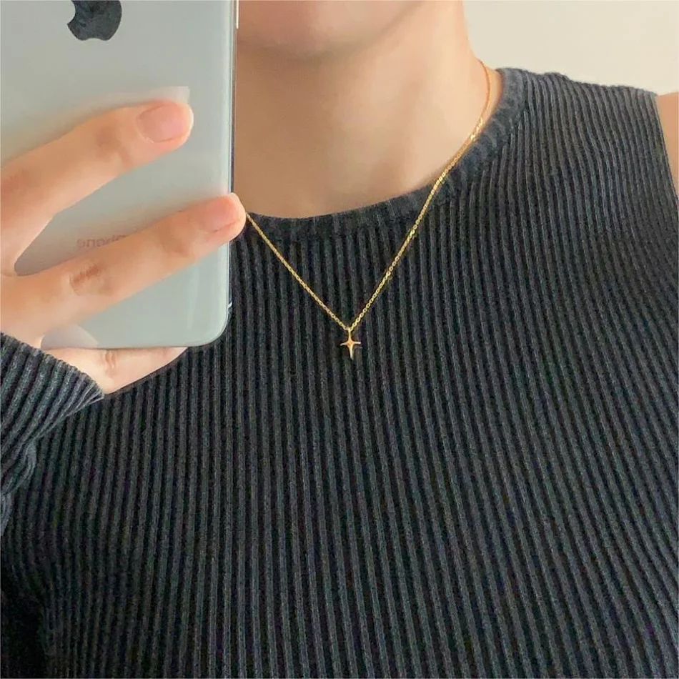 Colar de Prata 925 Temperamento Simples, ideal para um toque de elegância discreta no dia a dia. Perfeito para mulheres que buscam sofisticação.
